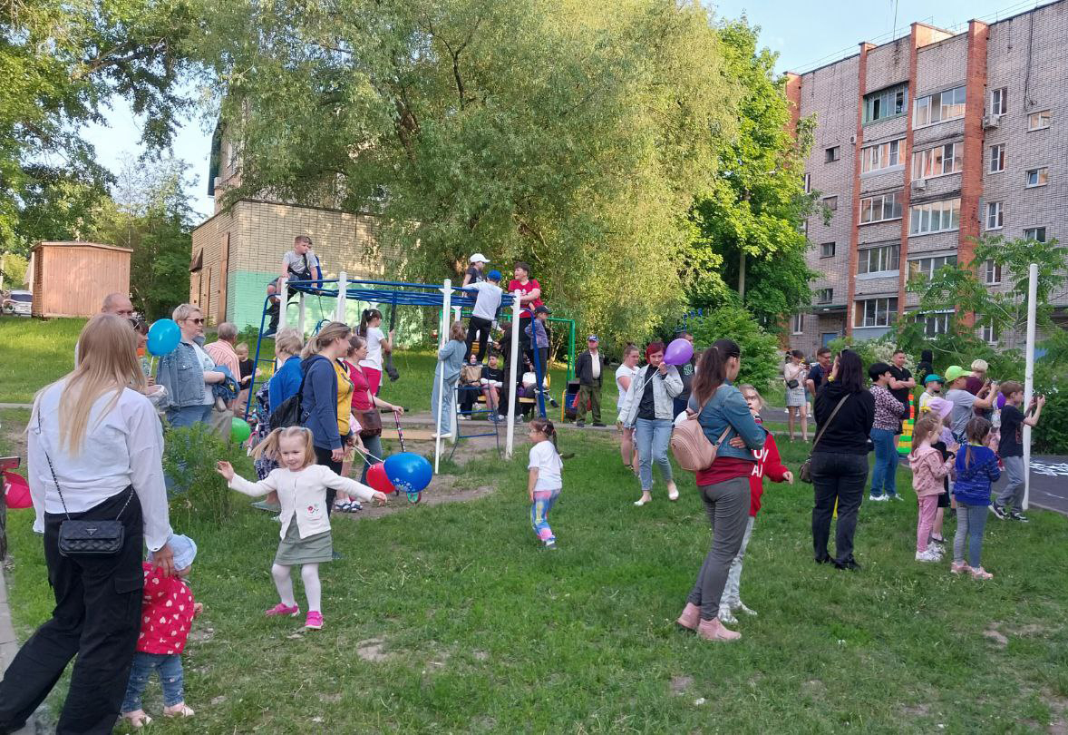 Праздник двора фото Тульская городская Дума. Анастасия Дементьева посетила праздник двора в День защ