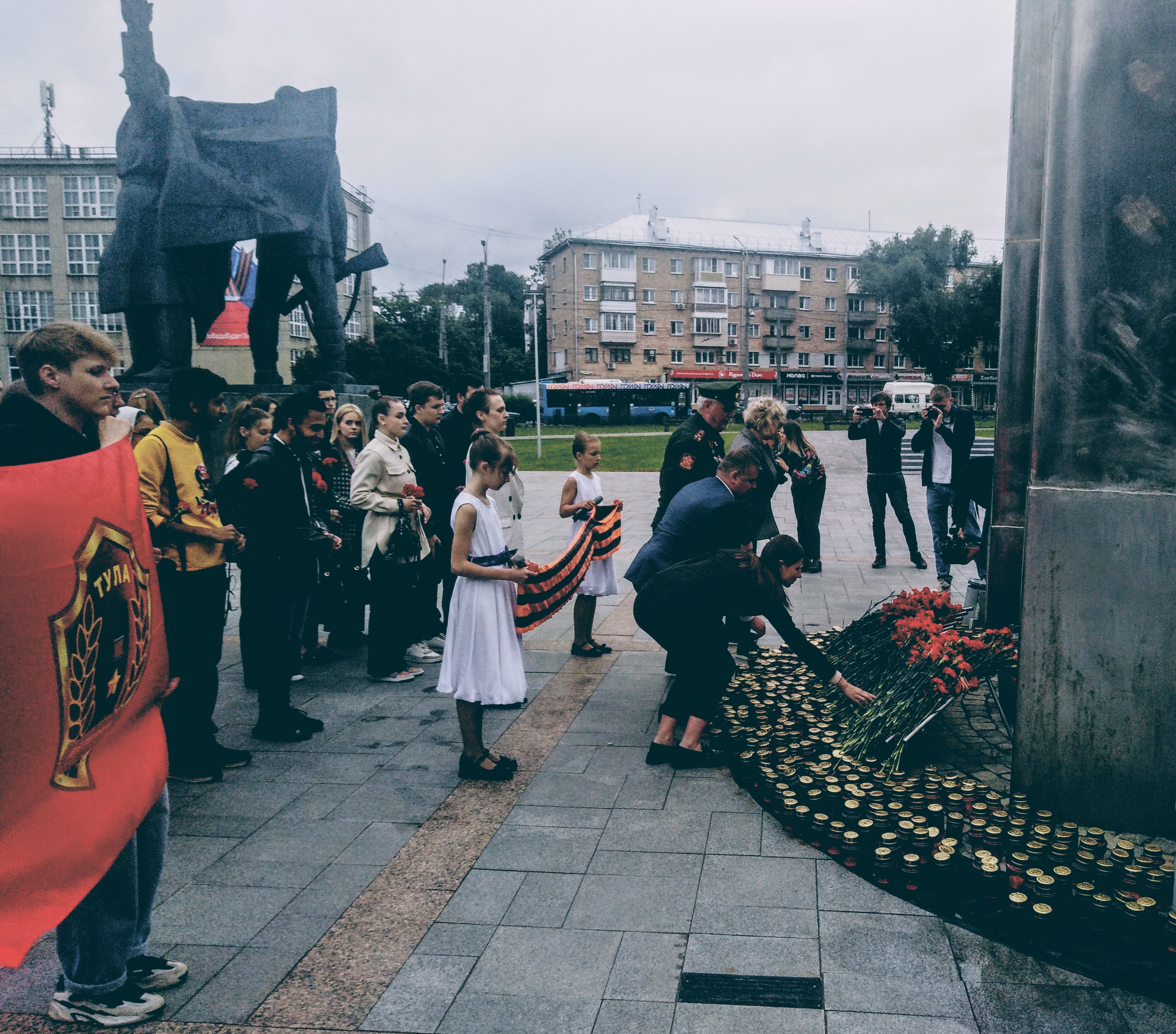 Тульская городская Дума. На площади Победы в День памяти и скорби прошла  церемония возложения цветов