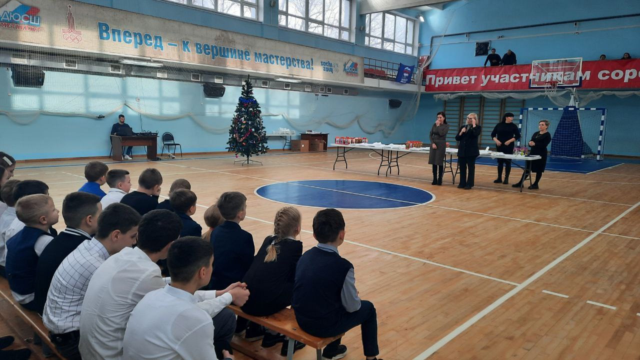 Тульская городская Дума. Надежда Козьякова наградила лучших спортсменов  спортшколы «Металлург»