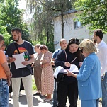 Ольга Слюсарева приняла участие в приемке работ по благоустройству двора в своем округе