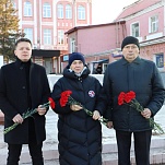 Депутаты Тульской городской Думы приняли участие в возложении в Пролетарском округе