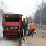 В уборке городских улиц было задействовано 127 человек и более 80 единиц техники