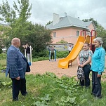 Михаил Ларкин провел мониторинг установки детской площадки