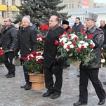 Мероприятия, посвященные годовщине обороны Тулы, начались с возложения цветов к Вечному огню