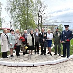 Евгений Смолянинов принял участие в митинге и возложении цветов в поселке Скуратово