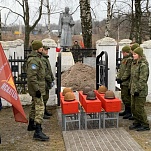 В селе Лутовиново захоронили останки защитников Тулы 