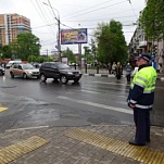 Городские депутаты совместно с ГИБДД проводят рейды на перекрестках Тулы