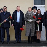 Алексей Эрк и Анастасия Дементьева приняли участие в открытии мемориальной доски