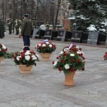 Первый заместитель председатель Тульской городской Думы Дмитрий Голомысов принял участие в возложении венков к памятнику героическим защитникам Тулы в 1941 году