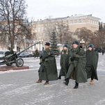 Глава Тулы Юрий Цкипури возложил цветы к Вечному огню