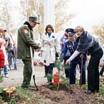 Татьяна Ларина приняла участие в посадке «Аллеи Славы»