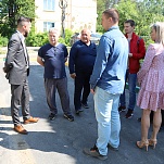 Алексей Ионов посетил двор, благоустроенный по программе ФСГС 