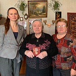 Дарья Герасимова вручила ветеранам медали к 75-летию Победы