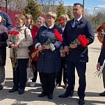 Инна Шевелева и Александр Швыков приняли участие в возложении цветов в Привокзальном округе