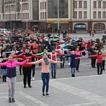 Туляки вышли на утреннюю зарядку в центре Тулы