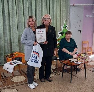 Надежда Козьякова поздравила воспитателей в Пролетарском округе